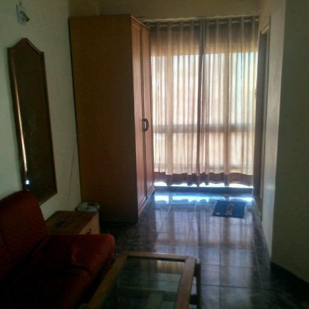 אחמדאבאד Rajshree Hotel מראה חיצוני תמונה