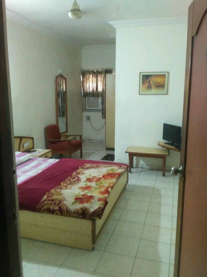 אחמדאבאד Rajshree Hotel מראה חיצוני תמונה