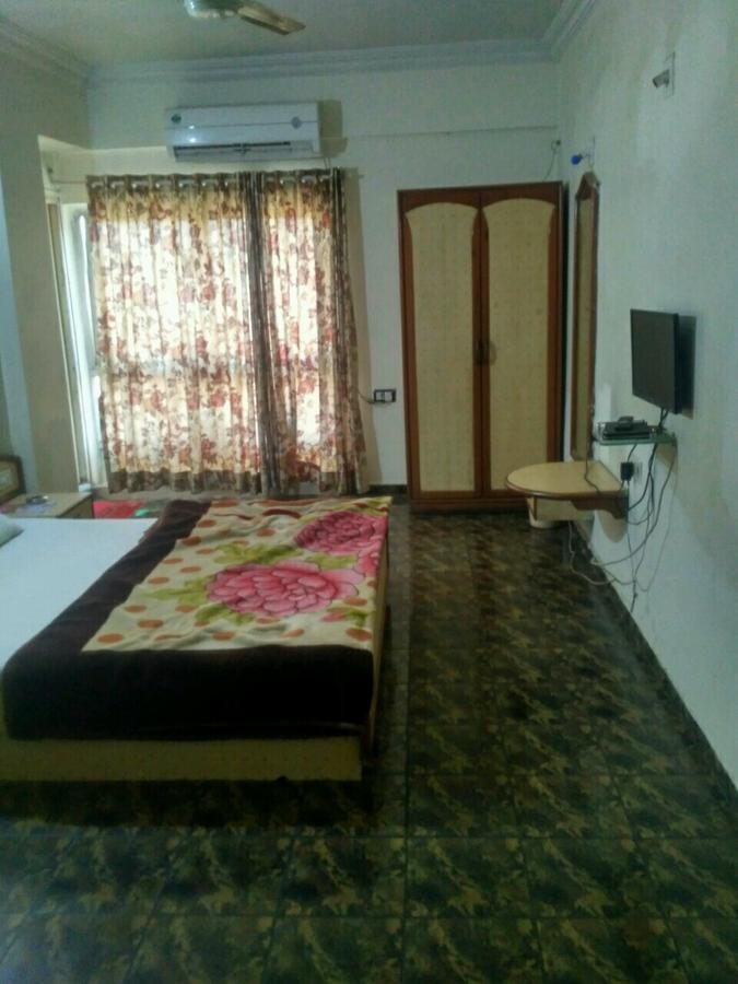 אחמדאבאד Rajshree Hotel מראה חיצוני תמונה