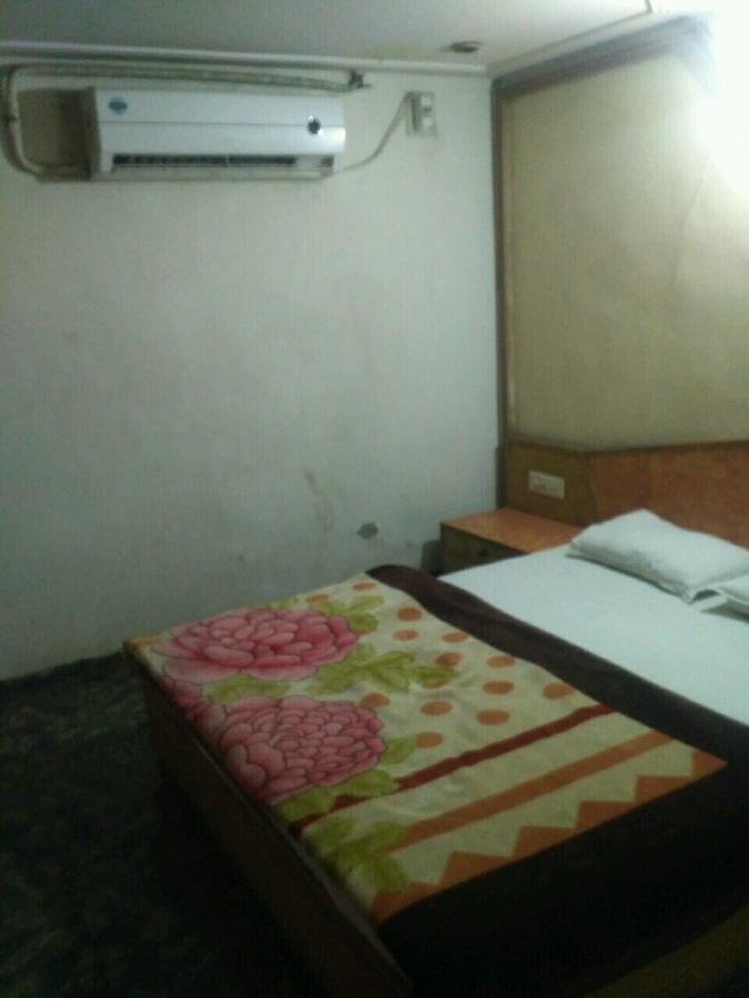 אחמדאבאד Rajshree Hotel מראה חיצוני תמונה