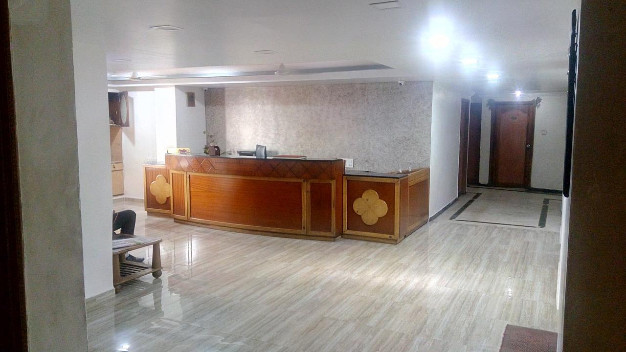 אחמדאבאד Rajshree Hotel מראה חיצוני תמונה