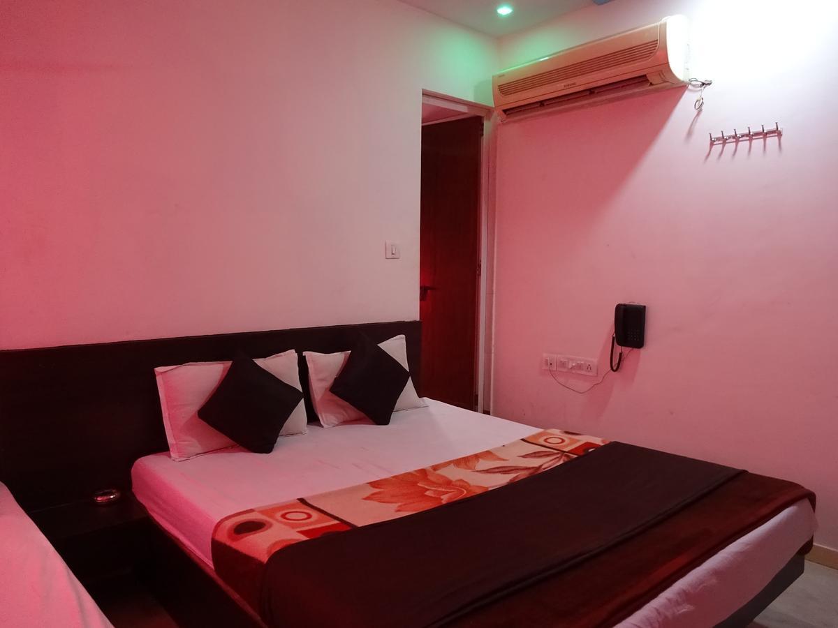 אחמדאבאד Rajshree Hotel מראה חיצוני תמונה