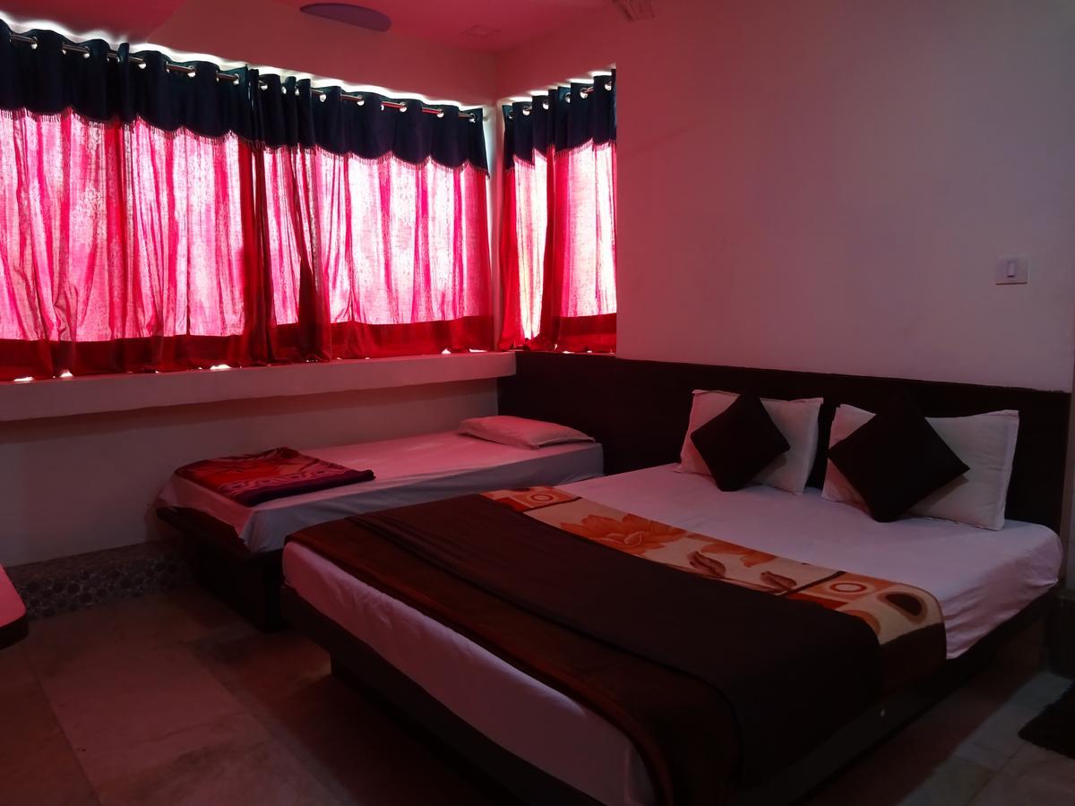 אחמדאבאד Rajshree Hotel מראה חיצוני תמונה